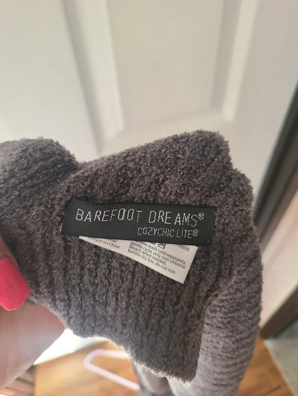 Barefoot Dreams CozyChic Lite ribbed scarf is crafted from a soft, dark gray